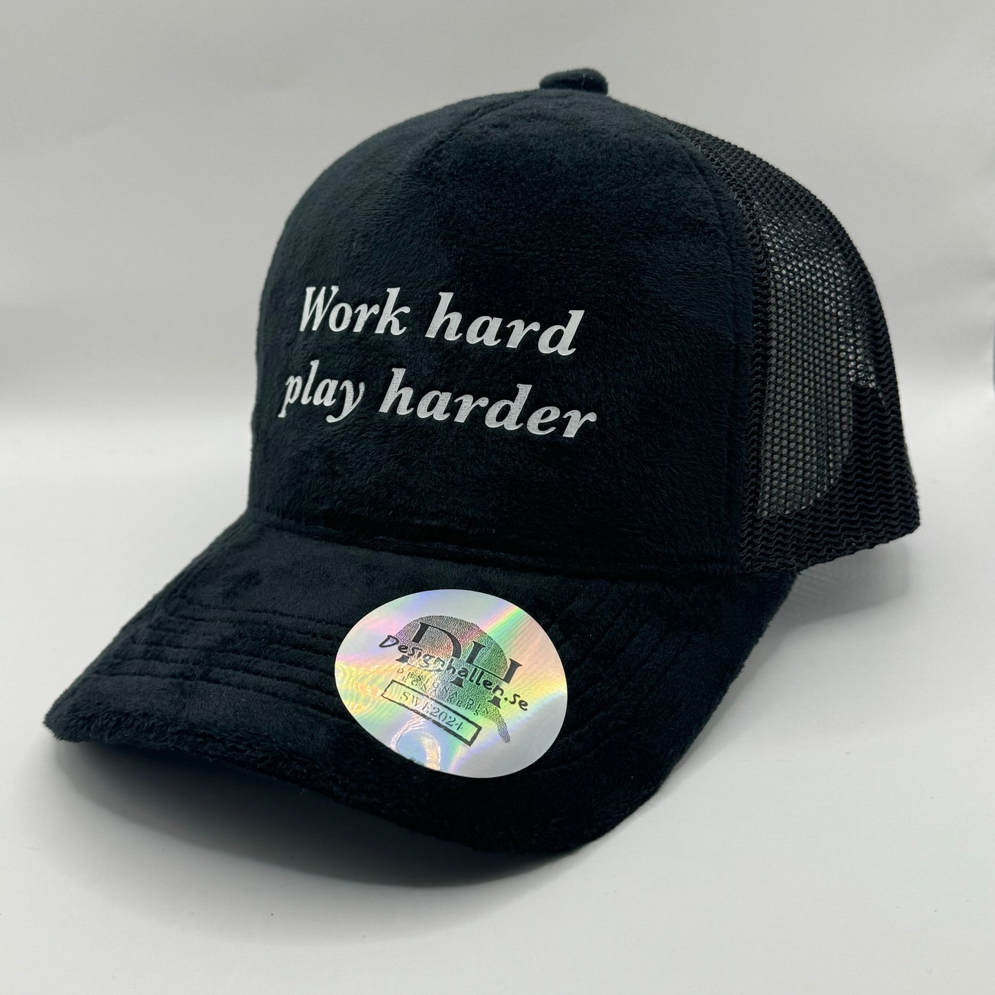Workhard playharder velvet keps